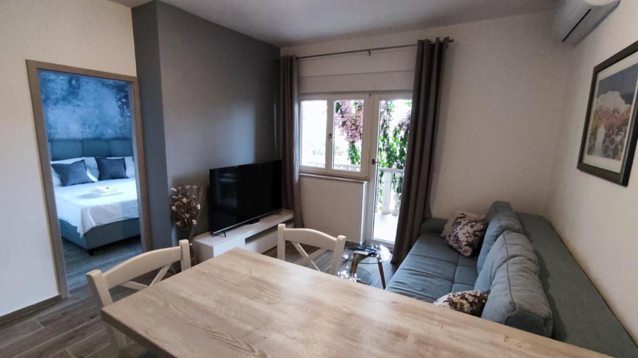 Toto Apartment